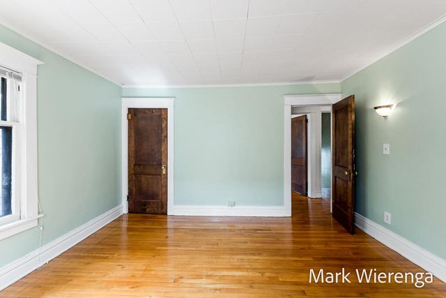 272 SE Henry Avenue, Grand Rapids, MI 49503