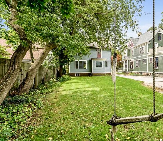 272 SE Henry Avenue, Grand Rapids, MI 49503