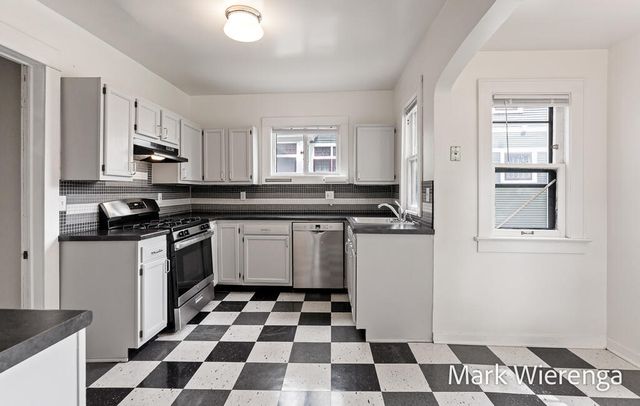 272 SE Henry Avenue, Grand Rapids, MI 49503