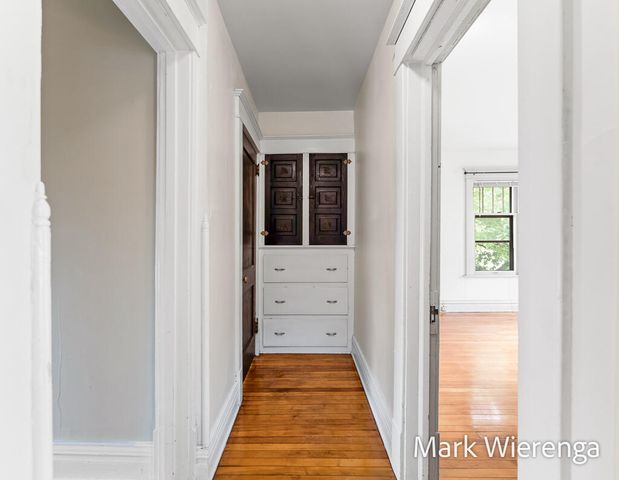 272 SE Henry Avenue, Grand Rapids, MI 49503