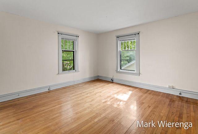 272 SE Henry Avenue, Grand Rapids, MI 49503