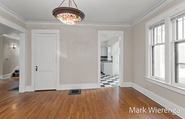 272 SE Henry Avenue, Grand Rapids, MI 49503