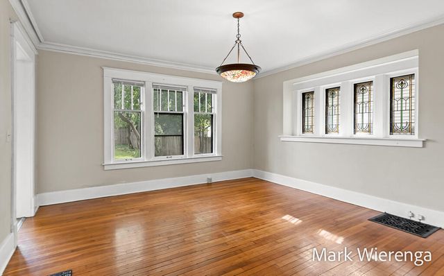 272 SE Henry Avenue, Grand Rapids, MI 49503