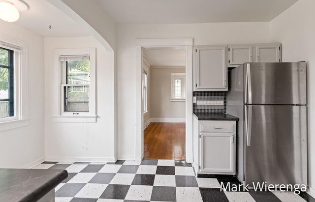 272 SE Henry Avenue, Grand Rapids, MI 49503