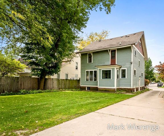 272 SE Henry Avenue, Grand Rapids, MI 49503