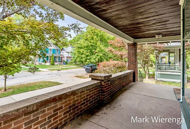 272 SE Henry Avenue, Grand Rapids, MI 49503