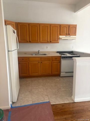 676 Jamaica Avenue, Brooklyn, NY 11208