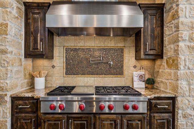 210 Persimmon Pond, Shavano Park, TX 78231