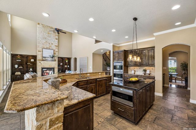 210 Persimmon Pond, Shavano Park, TX 78231