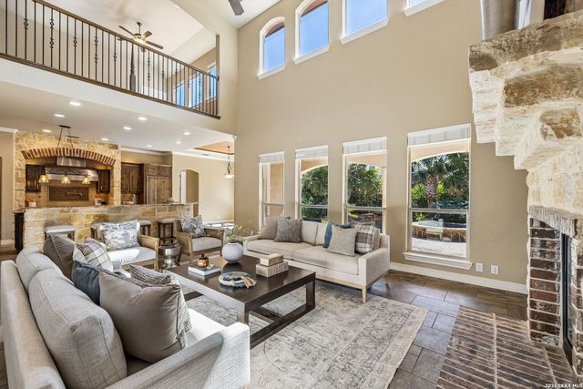 210 Persimmon Pond, Shavano Park, TX 78231