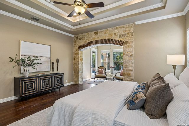 210 Persimmon Pond, Shavano Park, TX 78231