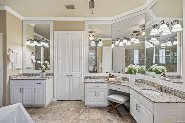 210 Persimmon Pond, Shavano Park, TX 78231