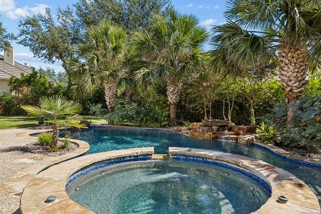 210 Persimmon Pond, Shavano Park, TX 78231