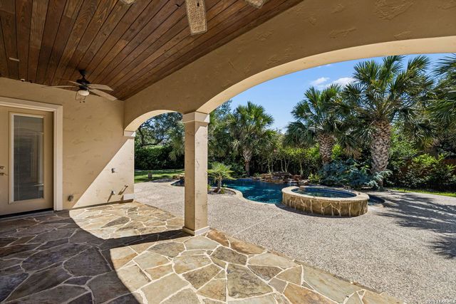 210 Persimmon Pond, Shavano Park, TX 78231