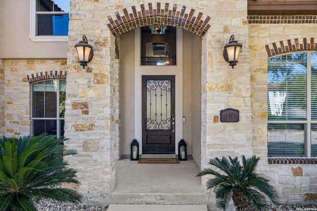 210 Persimmon Pond, Shavano Park, TX 78231
