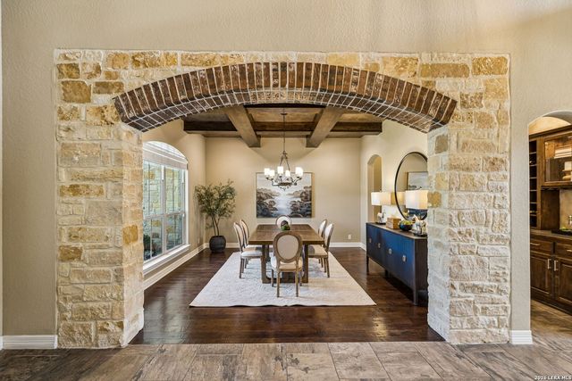 210 Persimmon Pond, Shavano Park, TX 78231