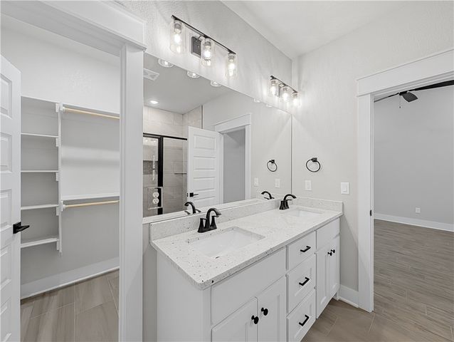 17 Ironside Lane, Bella Vista, AR 72715