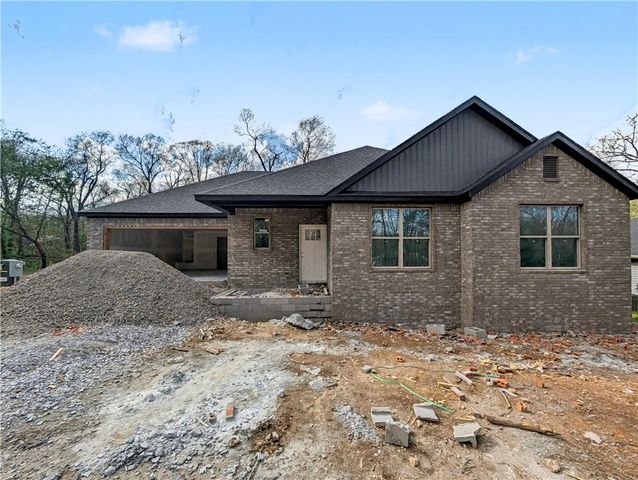 17 Ironside Lane, Bella Vista, AR 72715
