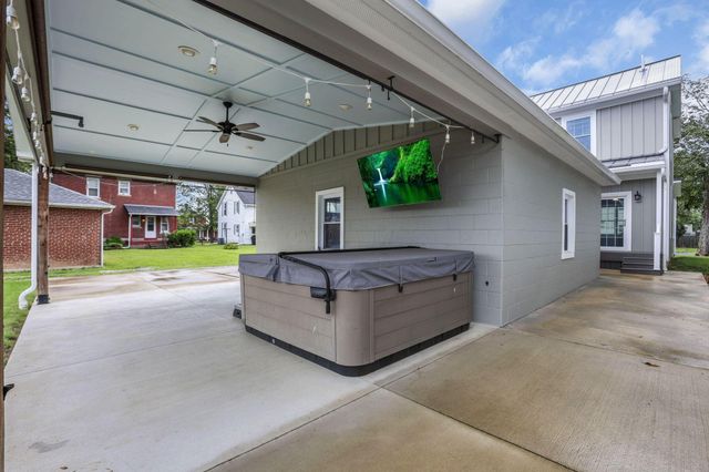 61 Church Street, Ashville, OH 43103