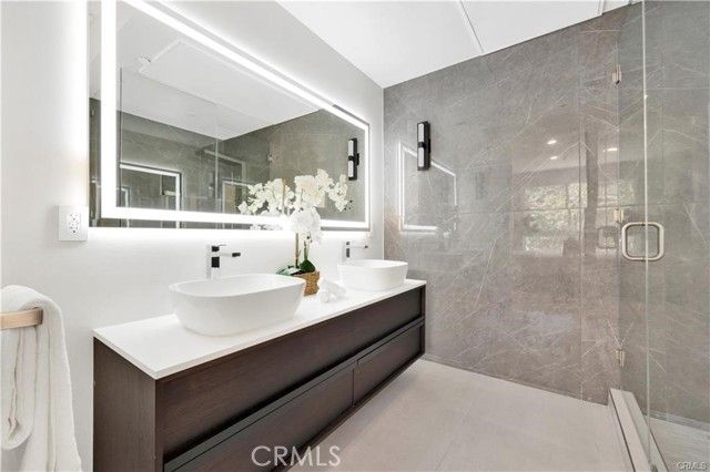 14570 Dickens Street, Sherman Oaks, CA 91403