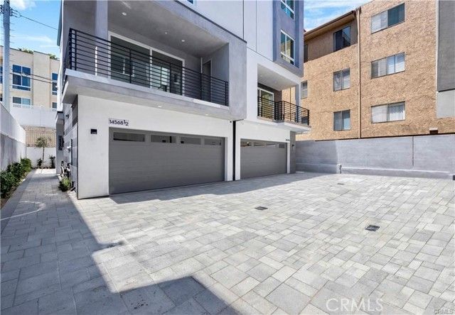 14570 Dickens Street, Sherman Oaks, CA 91403