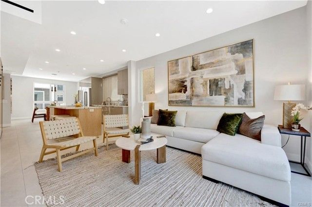 14570 Dickens Street, Sherman Oaks, CA 91403