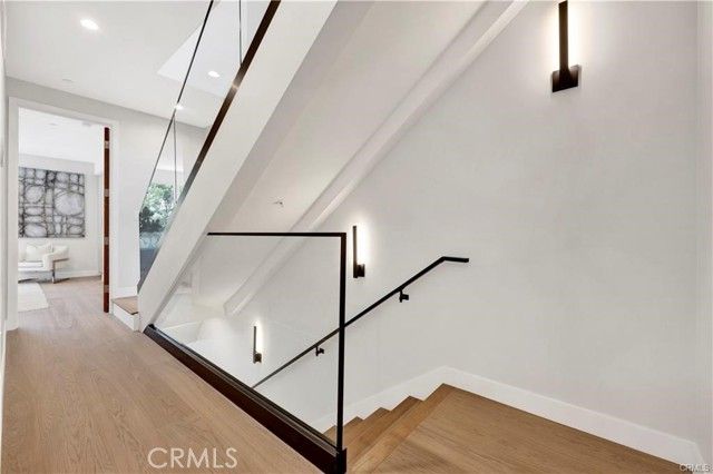 14570 Dickens Street, Sherman Oaks, CA 91403