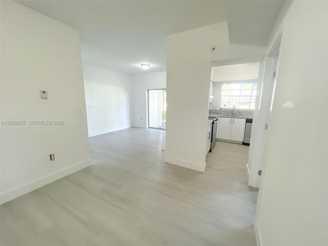 2421 NW 96th Ter 20I, Pembroke Pines, FL 33024