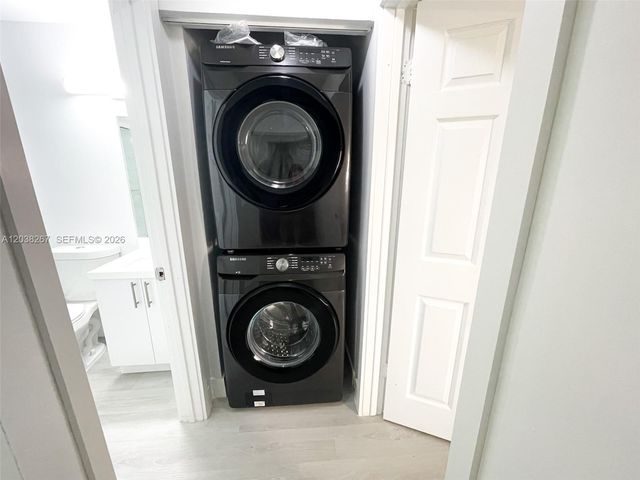 2421 NW 96th Ter 20I, Pembroke Pines, FL 33024