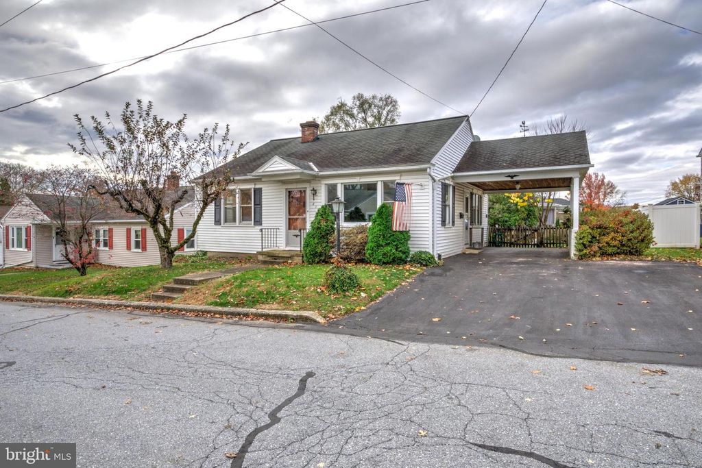 216 N PITT ST, Manheim, PA 17545