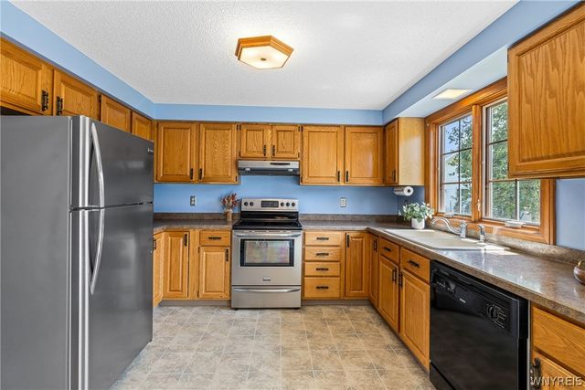 35 Signal Drive, Lancaster, NY 14086