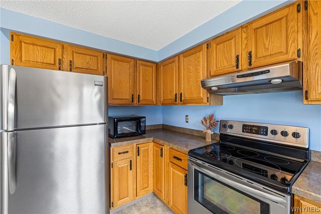 35 Signal Drive, Lancaster, NY 14086