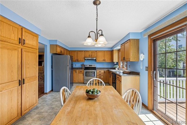 35 Signal Drive, Lancaster, NY 14086