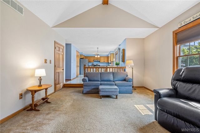 35 Signal Drive, Lancaster, NY 14086
