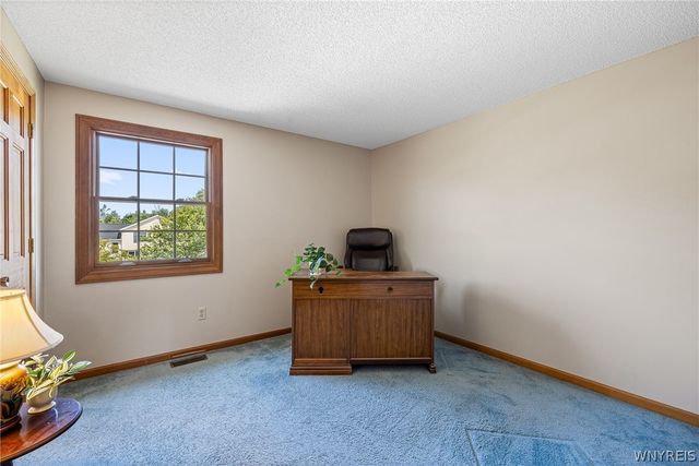 35 Signal Drive, Lancaster, NY 14086