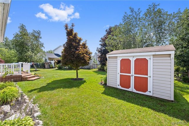 35 Signal Drive, Lancaster, NY 14086