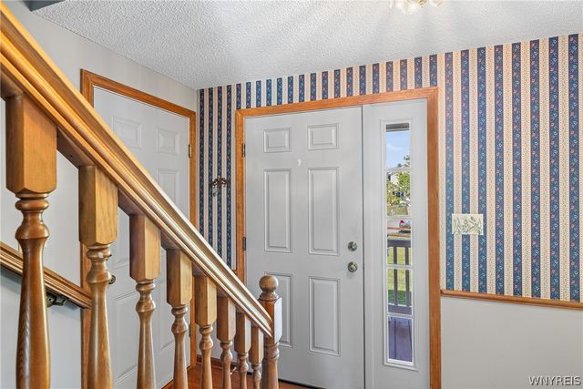 35 Signal Drive, Lancaster, NY 14086