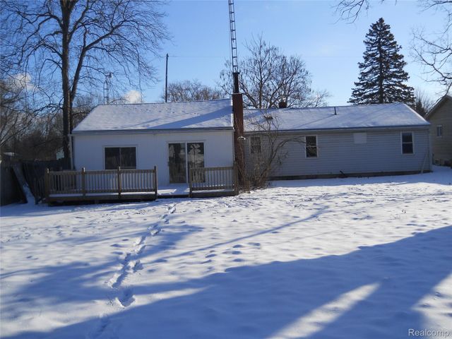 1064 Forest Avenue, Burton, MI 48509