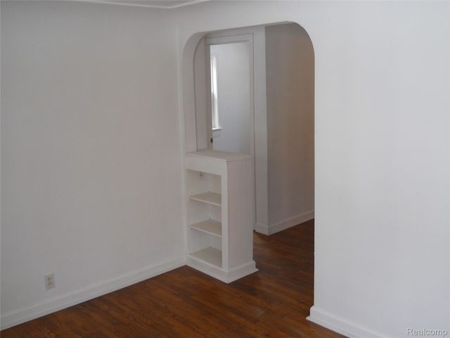 1064 Forest Avenue, Burton, MI 48509