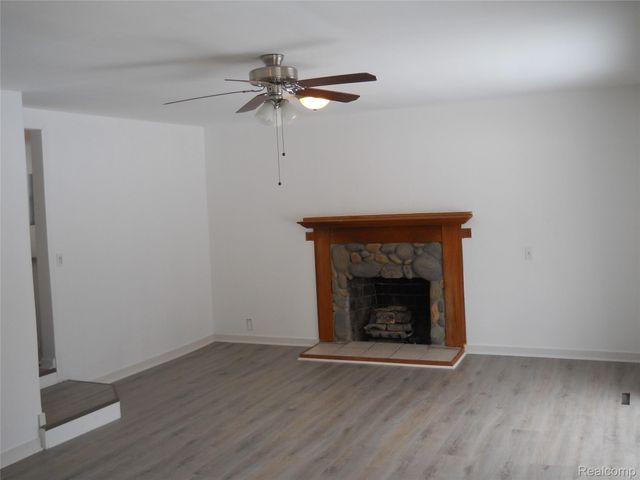 1064 Forest Avenue, Burton, MI 48509