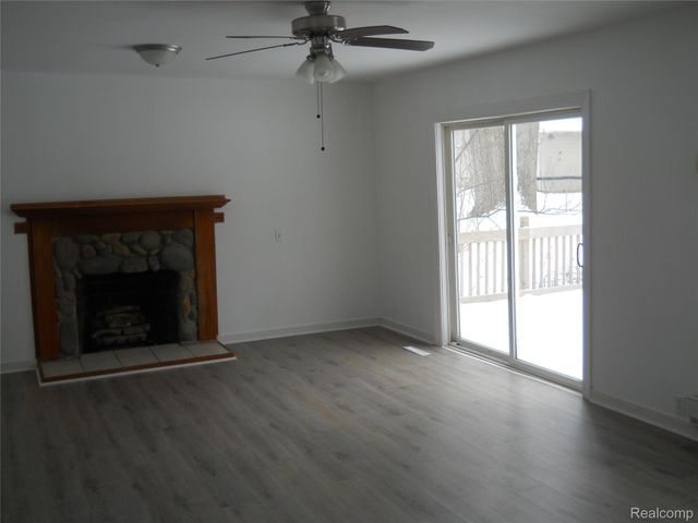 1064 Forest Avenue, Burton, MI 48509