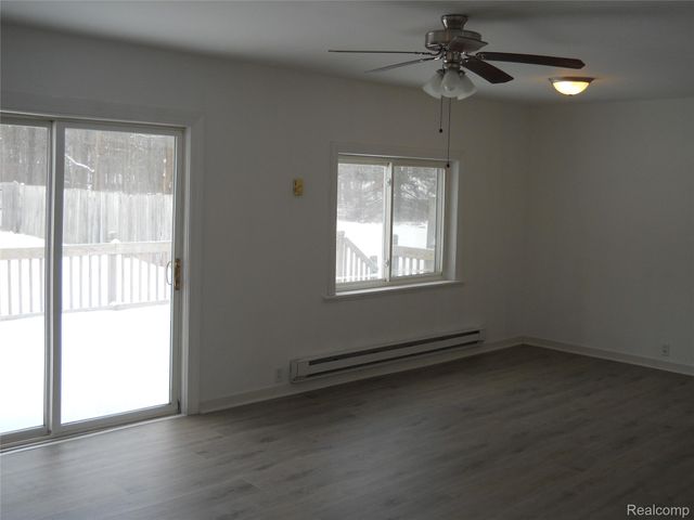 1064 Forest Avenue, Burton, MI 48509