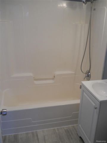 1064 Forest Avenue, Burton, MI 48509