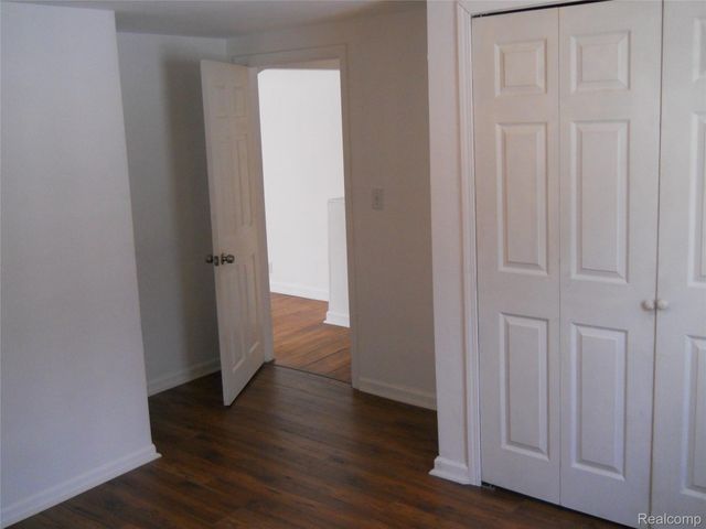 1064 Forest Avenue, Burton, MI 48509