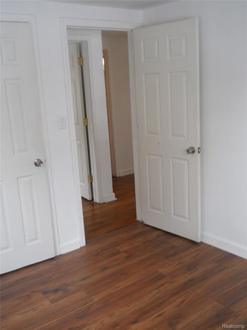 1064 Forest Avenue, Burton, MI 48509