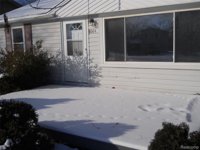 1064 Forest Avenue, Burton, MI 48509