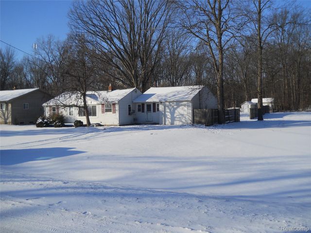 1064 Forest Avenue, Burton, MI 48509