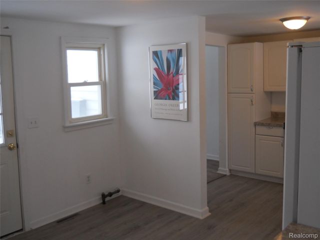 1064 Forest Avenue, Burton, MI 48509