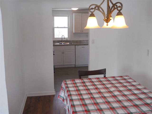 1064 Forest Avenue, Burton, MI 48509