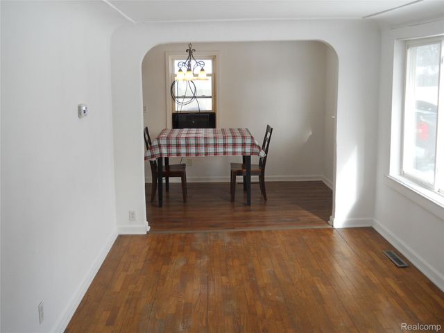 1064 Forest Avenue, Burton, MI 48509